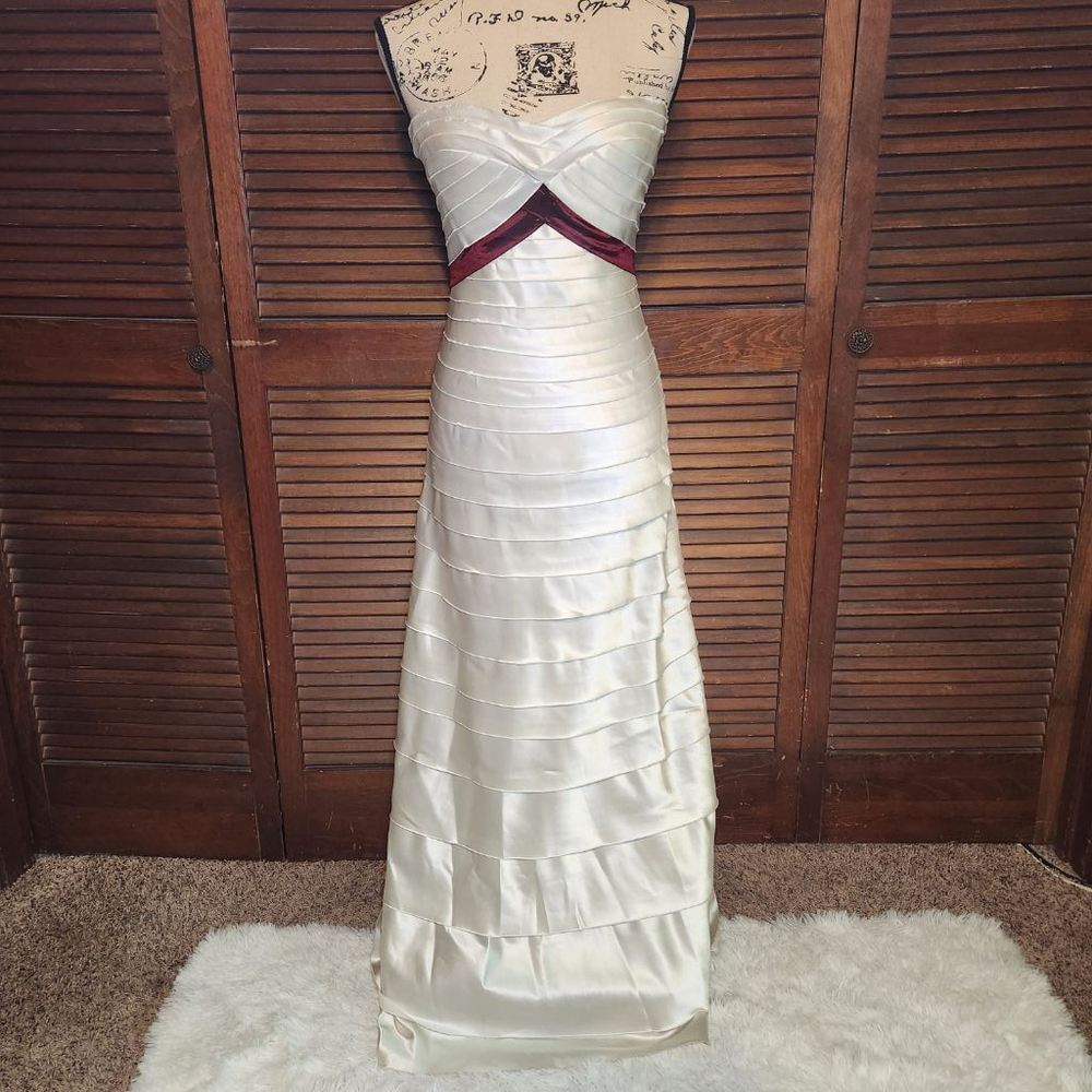 BCBGMAXAZRIA Strapless Sweetheart Layered Gown